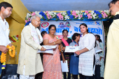 anushka-trust-15